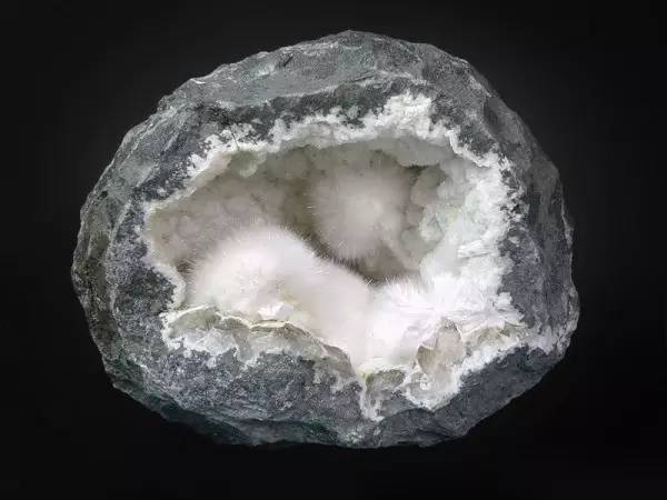 纤水硅钙石