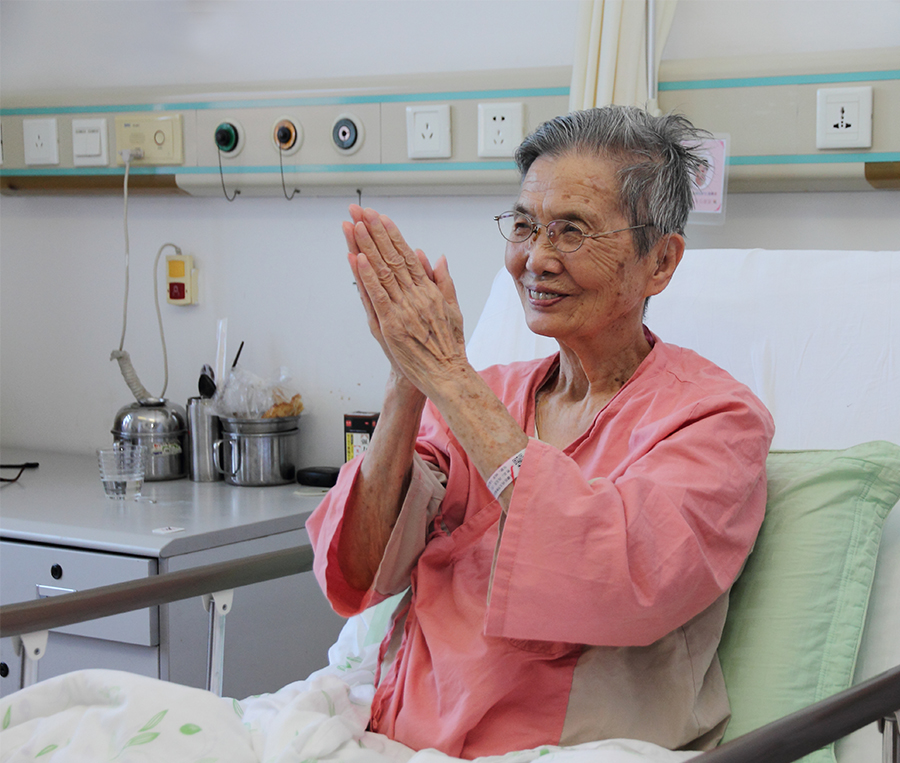 北京友谊医院为90岁高龄老太成功摘除巨大肿