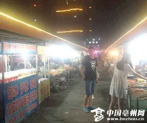 亳州:夜市大排档,烧烤摊进店入院更叫座