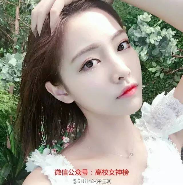 娱乐 正文  snh48许佳琪可谓真是国民美少女 有着高冷的长相 和一颗软