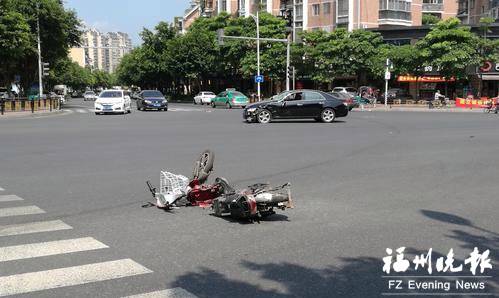 视频:福州一送餐员过马路被撞身亡|提醒:在路上这两个坏习惯最致命