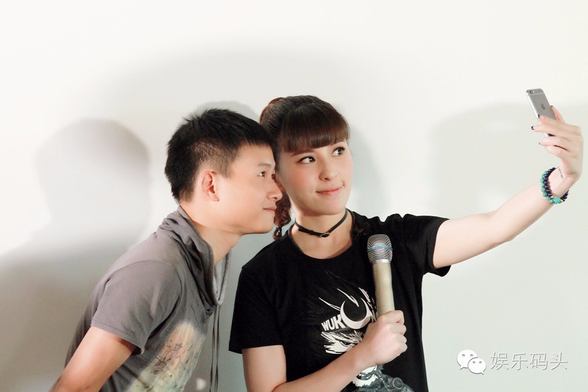 曾参加过两届中国好声音的贝贝,第一次参加中国好声音的时候,就是抱着