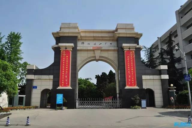 四川省泸州高级中学校是国家级示范性普通高中之一.