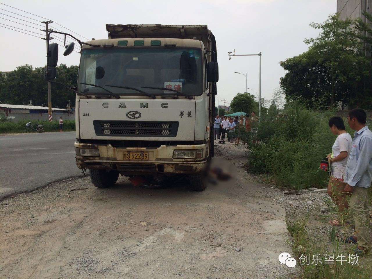 【突发:朱平沙工业大道发生交通事故,一男子当场死亡!