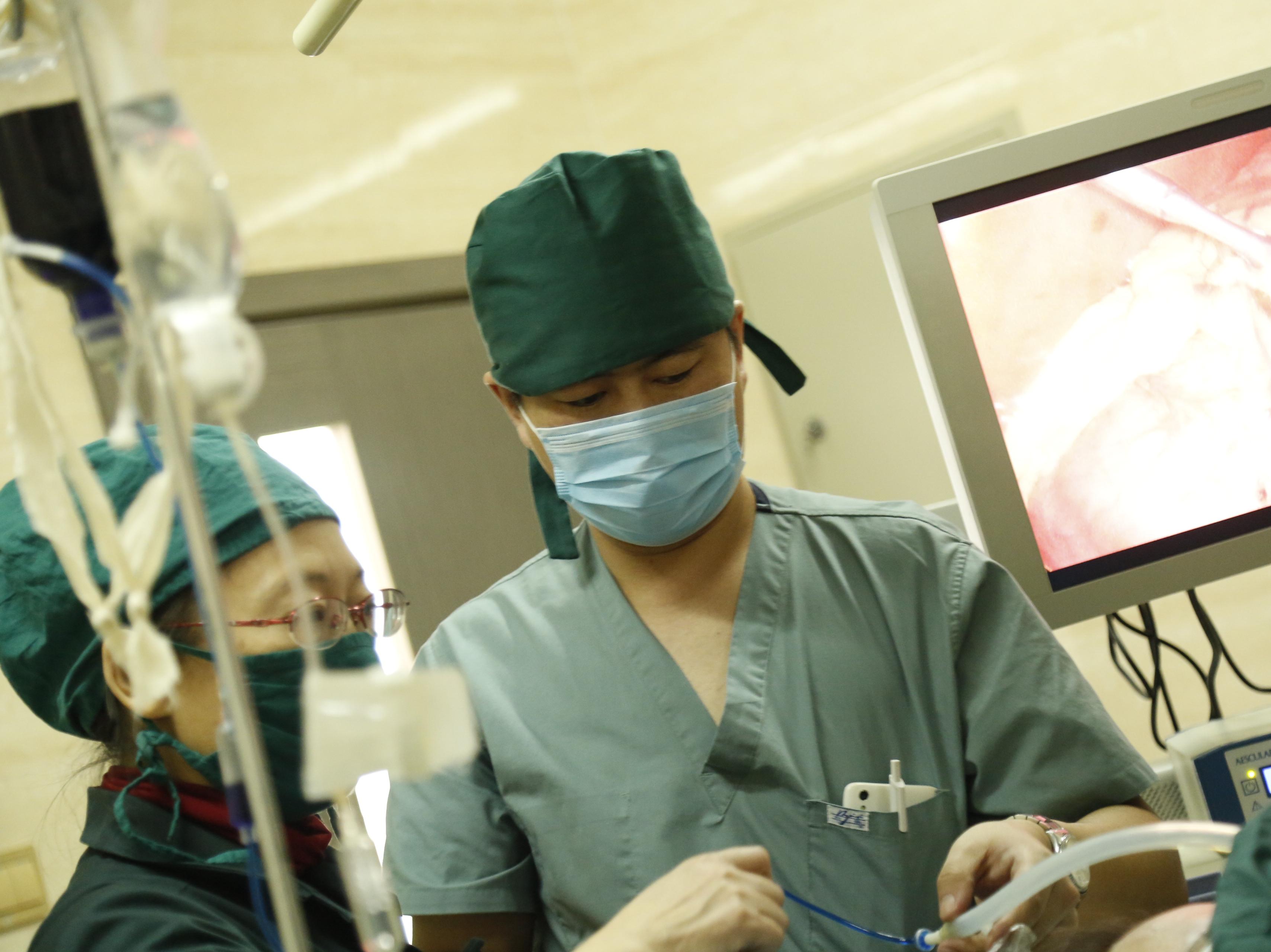 3.5 cm 的小切口，打开生命通道！前海人寿广州总医院胸外科成功实施广州首例单孔胸腔镜下肋骨骨折胸腔内复位内固定手术-医院汇-丁香园