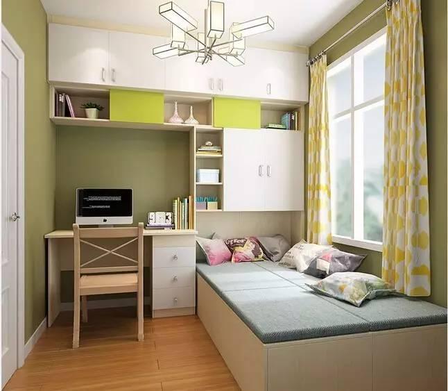 5平米的小卧室,通过定制榻榻米床与衣柜,书柜,书桌一体化设计,将空间