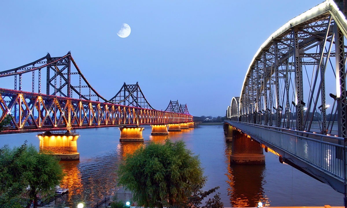 丹东 是生态游,边境游,中朝旅游重要城市,历来都是"东北东线"游线路