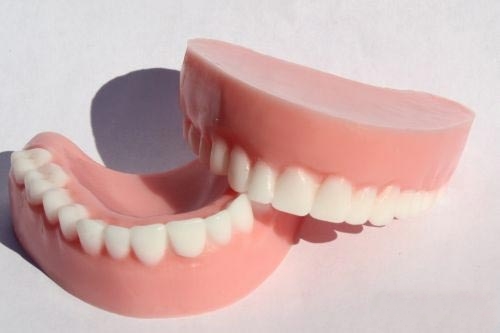 假牙如何清洁护理?口腔微诊所教你三字诀