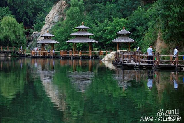 这里从前真的只是一片荒山野岭,叫做葫芦峪,就像现在济南南部山区