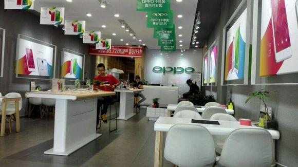 像华为,oppo线下实体店多的品牌可以优先考虑,尤其是oppo专卖店多不仅