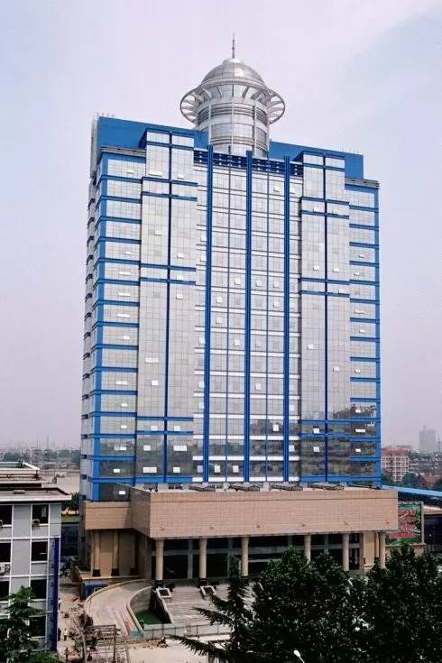 于是,河南省交通厅的办公大楼就成了现在的颜色.
