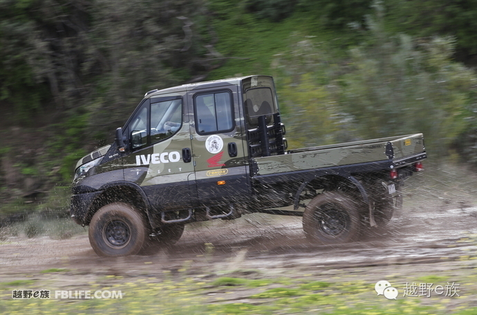 越野神器2016款依维柯daily4x4版