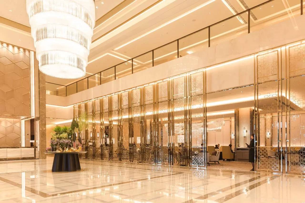 国家会展中心上海洲际酒店闪烁出现