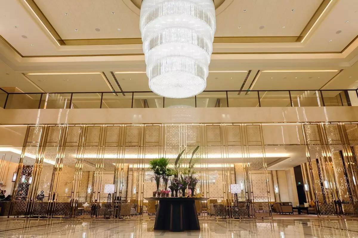 国家会展中心上海洲际酒店闪烁出现