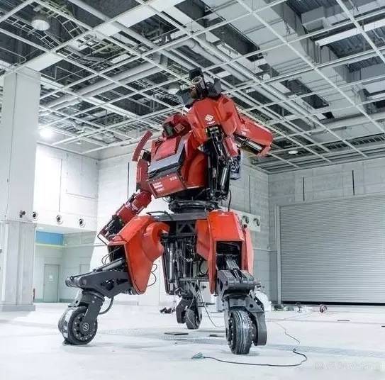 8米. 这款美国设计的巨型机器人megabot2,重达5.