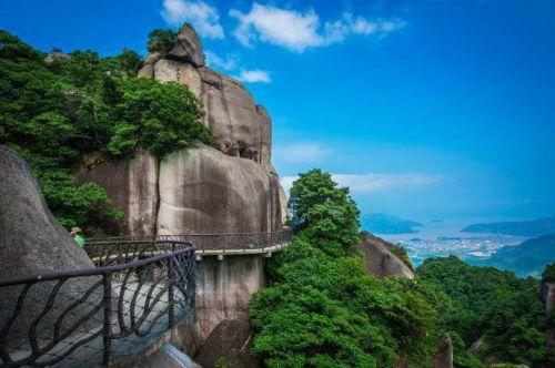 旅游 正文  太姥山,闽浙边界的福鼎市境内,它雄峙于东海之滨,山海相依