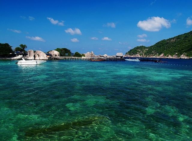 涛岛是泰国暹罗湾中最棒的潜水地点,丰富的海洋景观和大量的珊瑚礁