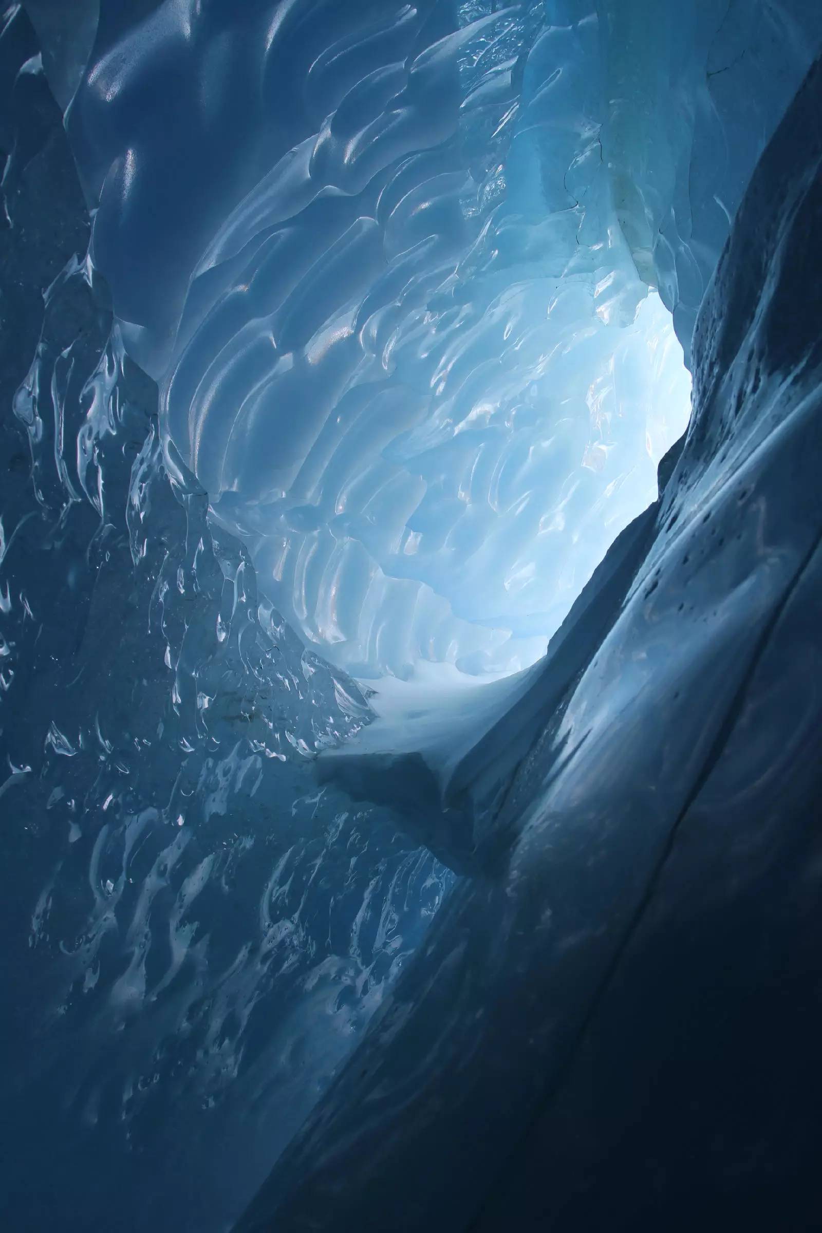 南极大陆冰溶洞探险视频首次公布-第一人称视角