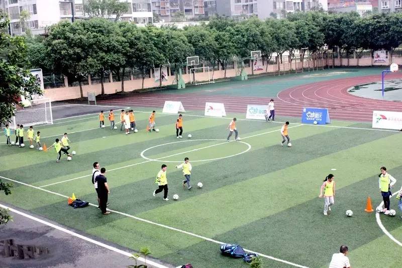 9月6日 云动体训青杠实验小学 首次足球体验课 在璧山青杠实验小学