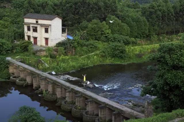 名片:青木湖 青木湖 九龙坡区 陶家镇 位置:九龙坡区西南部 面积:42.