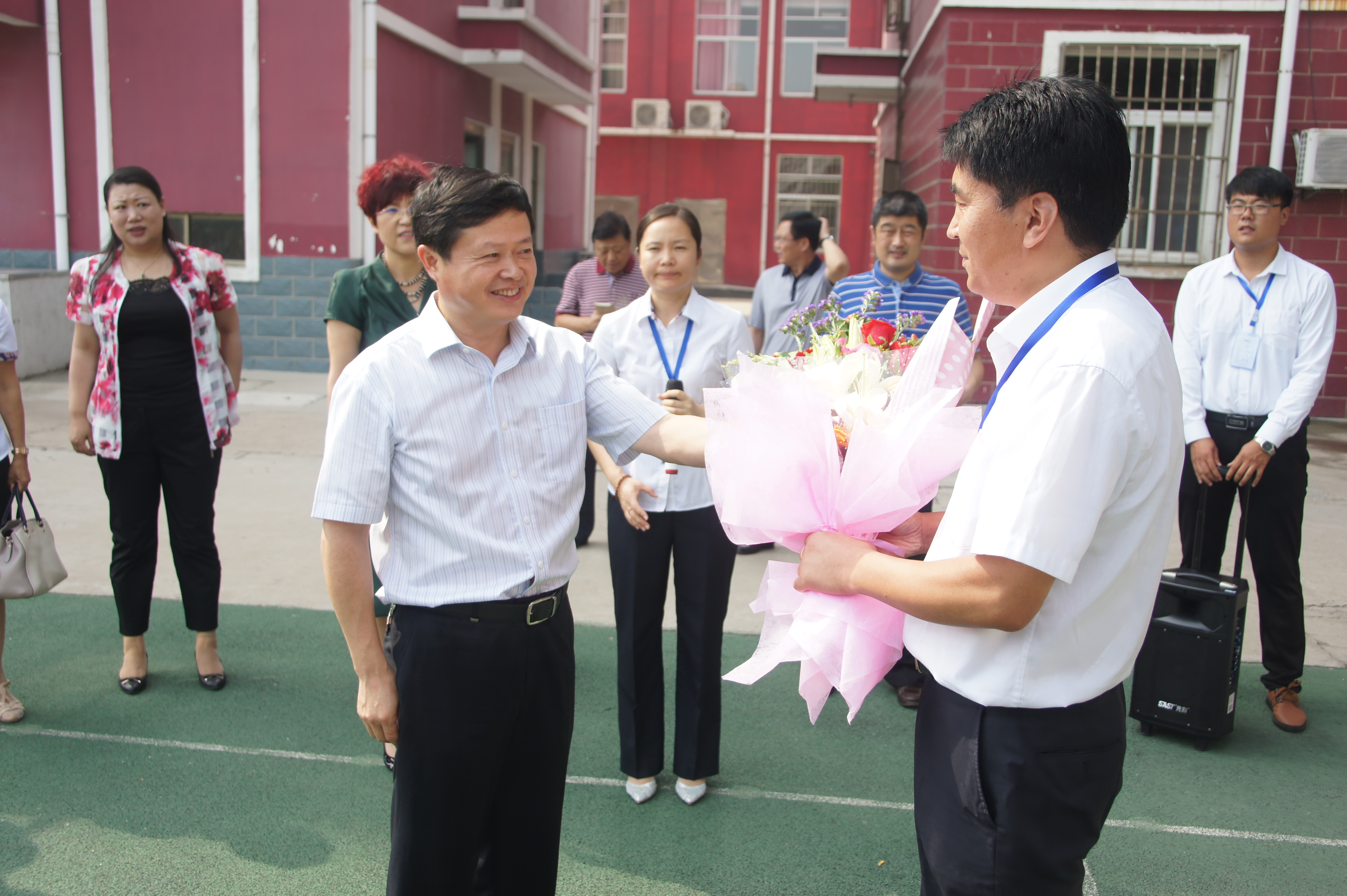 中共赣榆区委书记孙爱华慰问华杰双语学校一线教师