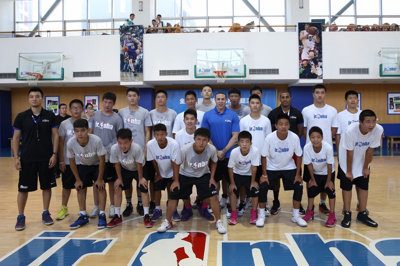 迈克·毕比访问中关村中学,开启全国校园篮球