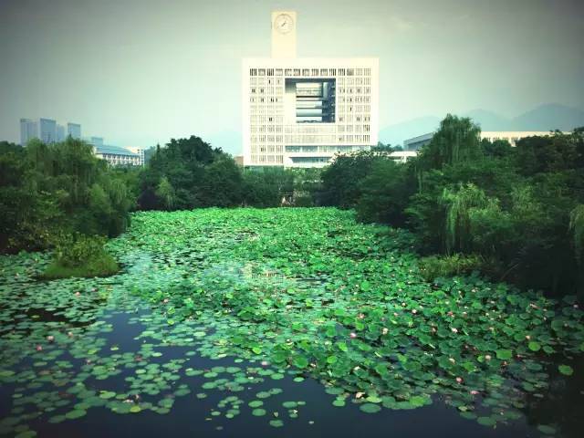 简介:重庆师范大学创办于1954年,有沙坪坝校区,大学城校区和北碚校区