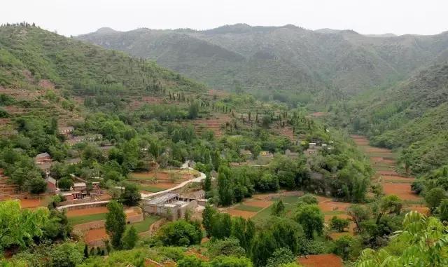 其它 正文  导读 在辉县拍石头乡山区有一个小山村,近日申请到国家