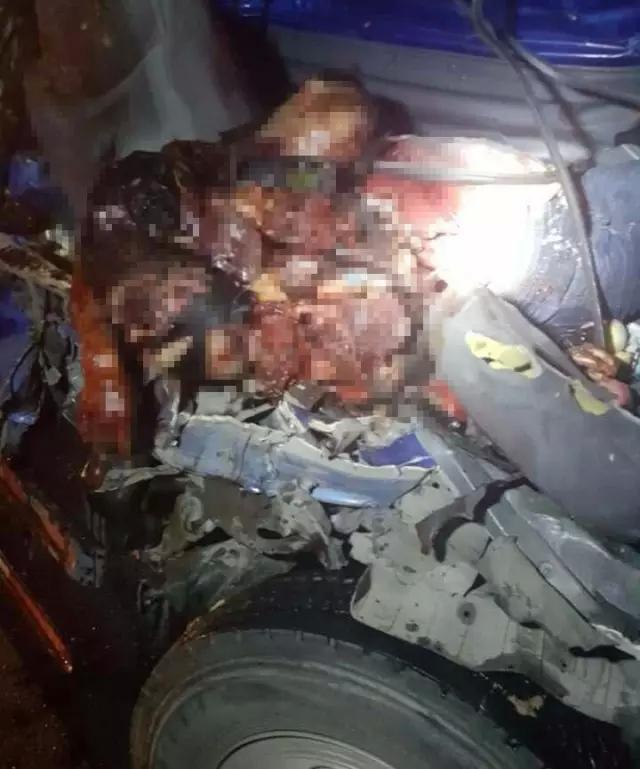 连云港g15汾灌高速发生一起车祸造成一男一女死亡