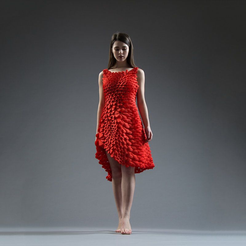 亮瞎眼!这款3D打印连衣裙,由超2千片花瓣组成