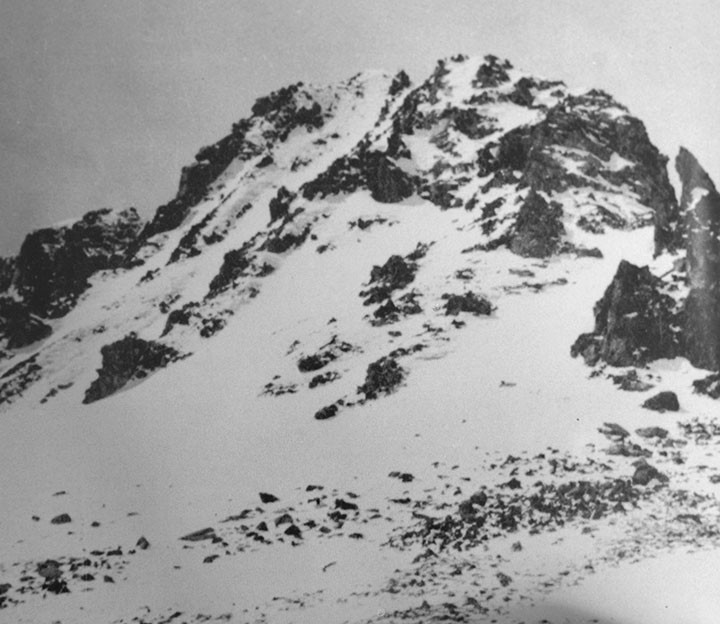 红一方面军1935年6月翻越过的第一座雪山—夹金山