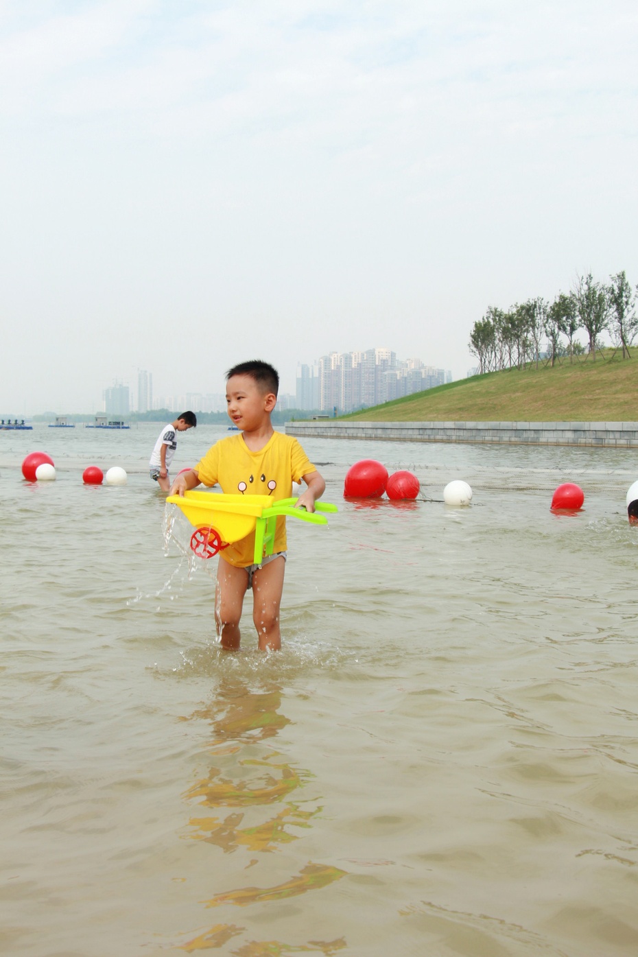 开封西湖银沙滩当作大海狠狠爱