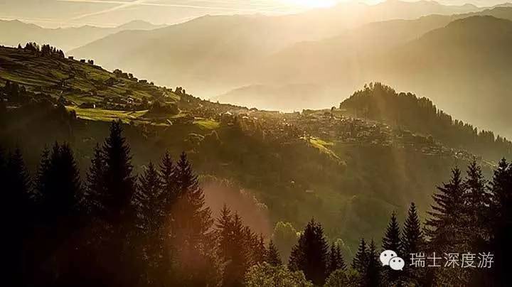瑞士最重要巨石遗址公园所在地:阳光山村法莱拉
