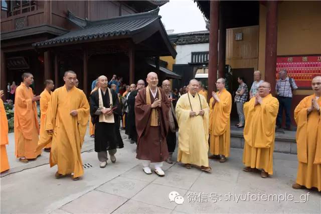 玉佛禅寺监院长春法师赴机场迎接有马赖底管长一行9月9日,来自京都的