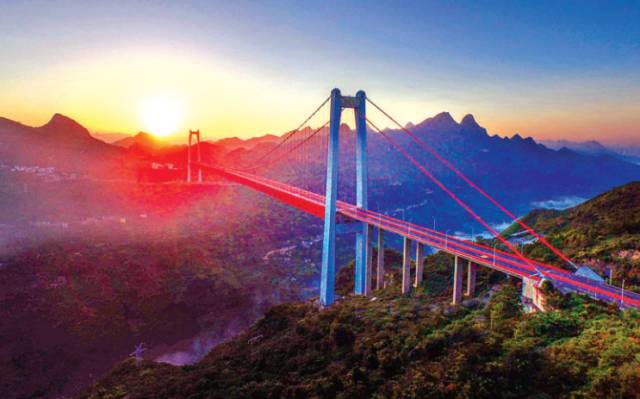世界第一高桥北盘江大桥顺利合龙,又一个世