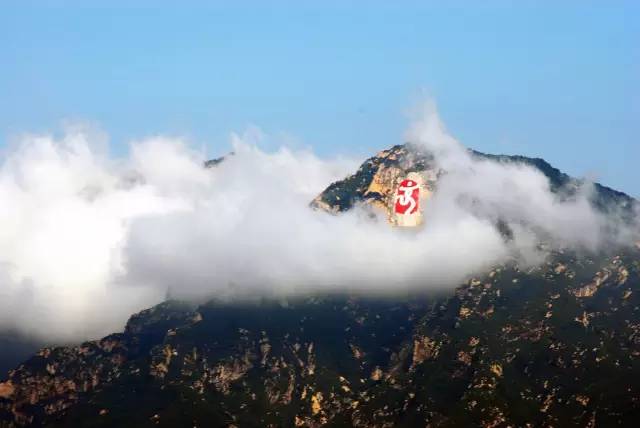 黑山寺风景区位于密云曲溪翁庄镇黑山寺村,坐落在密云水库白河主坝