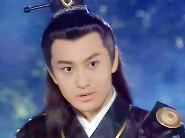 最开始认识黄晓明,是在 《大汉天子》里,那时黄晓明饰演的 刘彻很帅