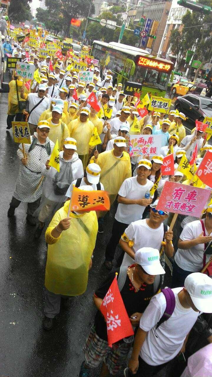 台湾旅游业要吃土?2万旅游业者走上街头求拯