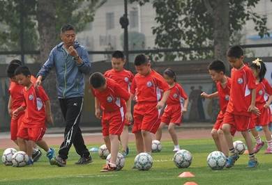 政策|北京中小学体育教师将进行足球专项技能