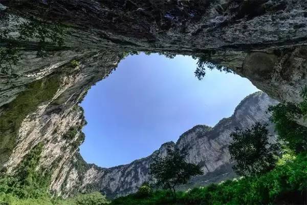 昭通镇雄天坑溶洞群