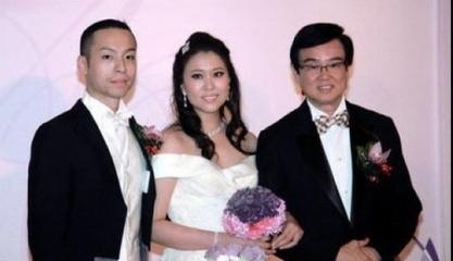 70岁"开心鬼"黄百鸣和癌症痊愈后老婆子女近照