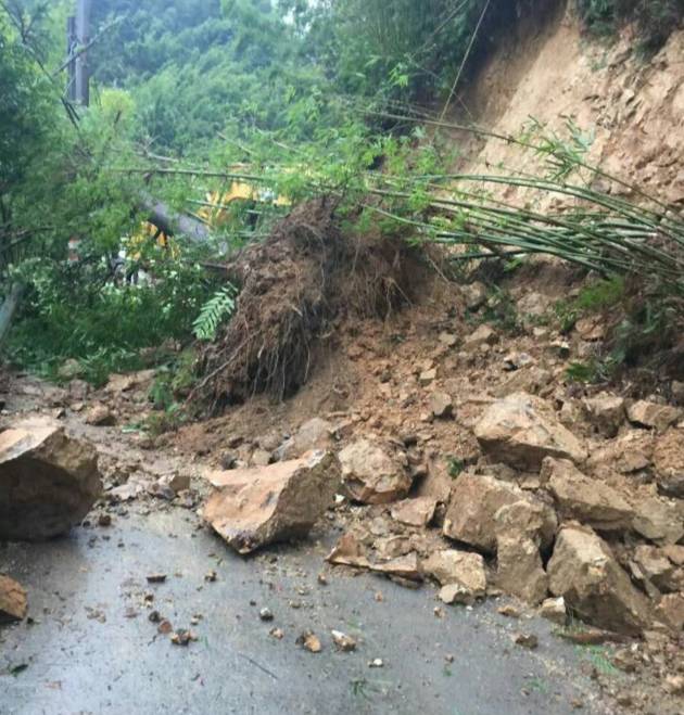 鹿城境内农村公路塌方温馨提醒