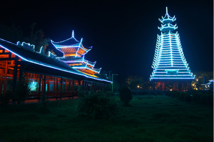 其它 正文 除了上面讲的那些,榕江还有很多地方夜景也是美得不摆了,小