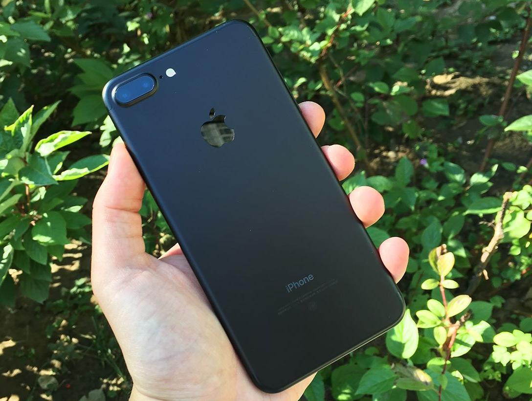 iPhone 7 Plus Black Unboxing (Pictures)