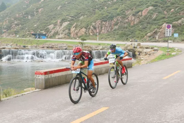2016年中国·芦芽山驴妈妈杯全国自行车赛美满闭幕