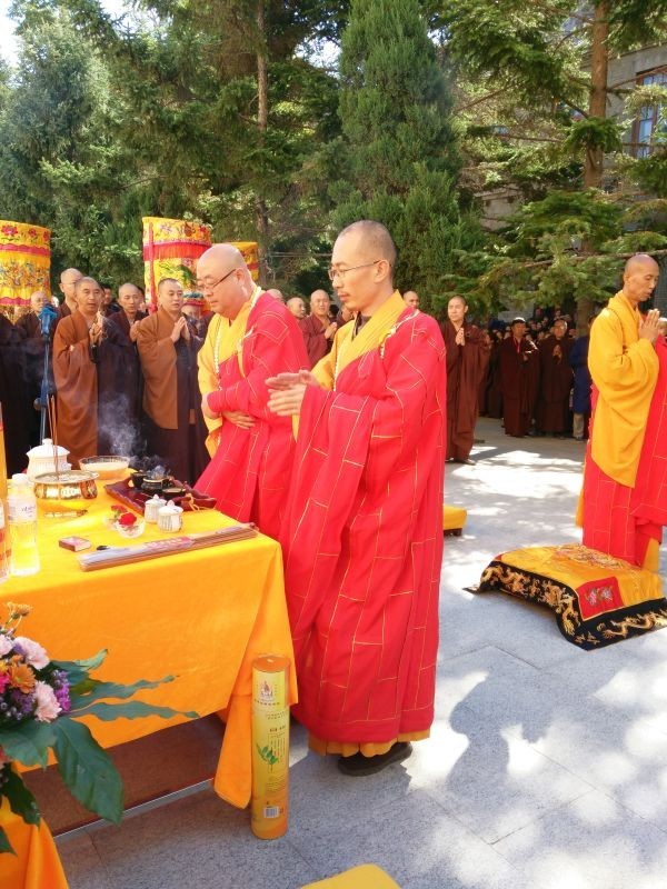 【官方发布】长春般若寺举行上成下刚长老灵骨舍利塔