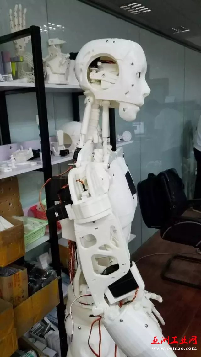 3D打印仿真机器人 终于可以跟那些有着奇怪样