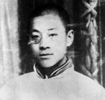 1927年,蒋介石,汪精卫相继背叛革命后,邓演达流亡欧洲.