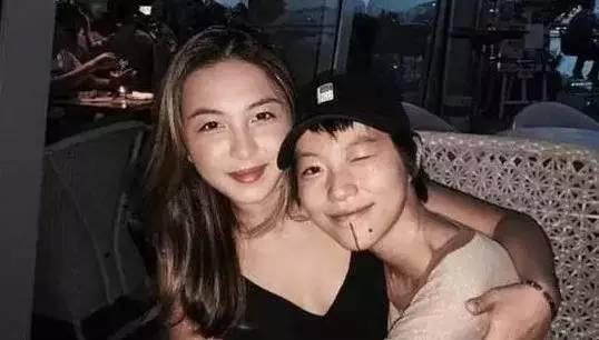 天后王菲的女儿窦靖童又添新纹身