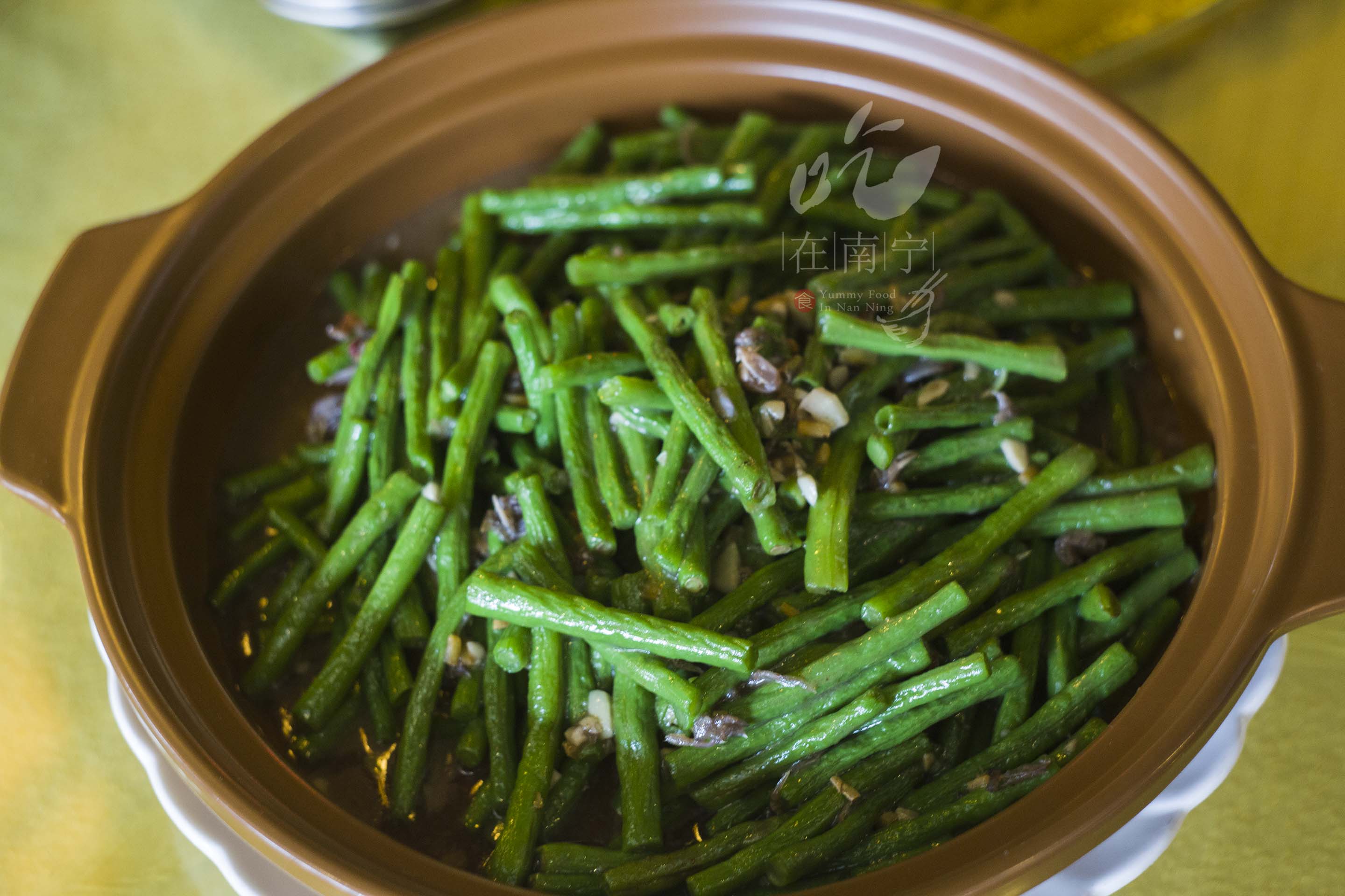 沙蟹汁豆角自从被舌尖上的中国报道了之后,成为了广西美食界的一大网